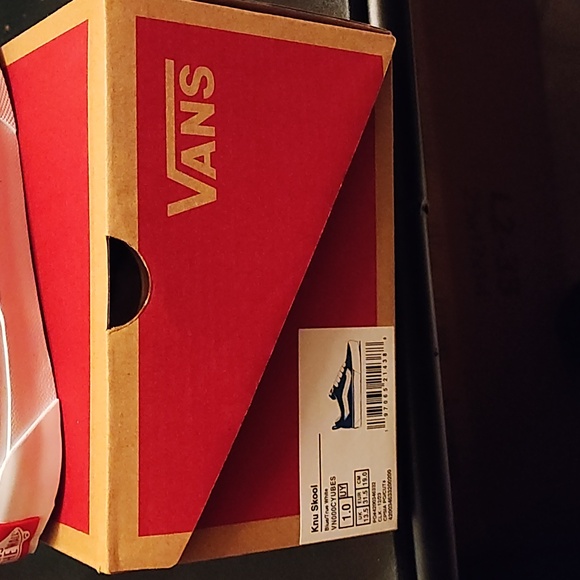 Vans - Picture 2 of 5